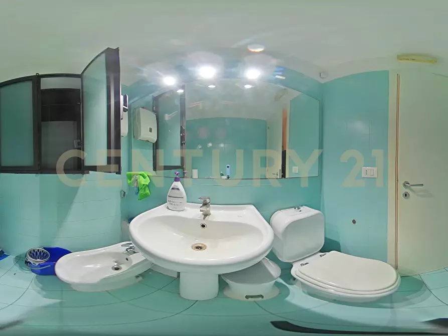 Immagine 40 di Locale commerciale in vendita  in Corso delle Province 23 a Catania