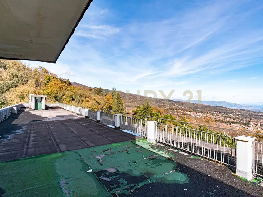 Immagine 25 di Capannone industriale in vendita  in Via Cassone 75 a Zafferana Etnea