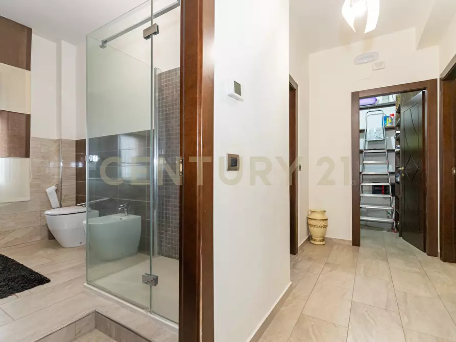 Immagine 25 di Pentalocale in vendita  in Viale Carmine Caruso 10 a Motta Sant'anastasia