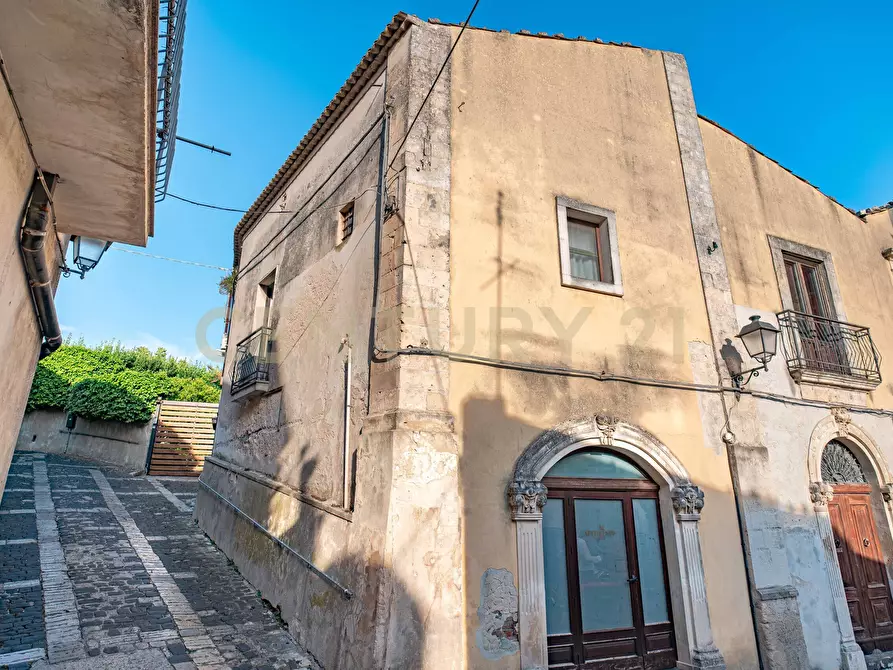 Immagine 39 di Palazzo in vendita  in Via Orologio 3-6 a Palazzolo Acreide