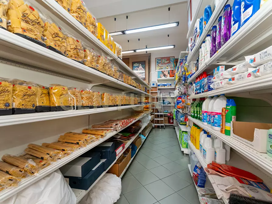 Immagine 10 di Locale commerciale in vendita  in Via Caronda 440 a Catania