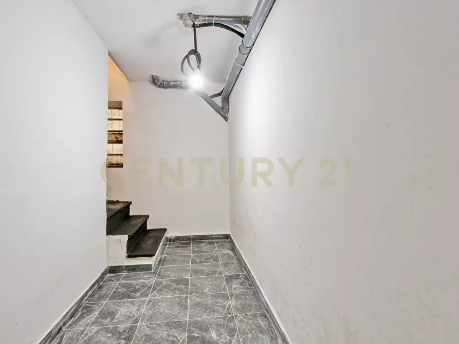 Immagine 13 di Locale commerciale in vendita  in Via Ruggero Fauro 21 a Roma