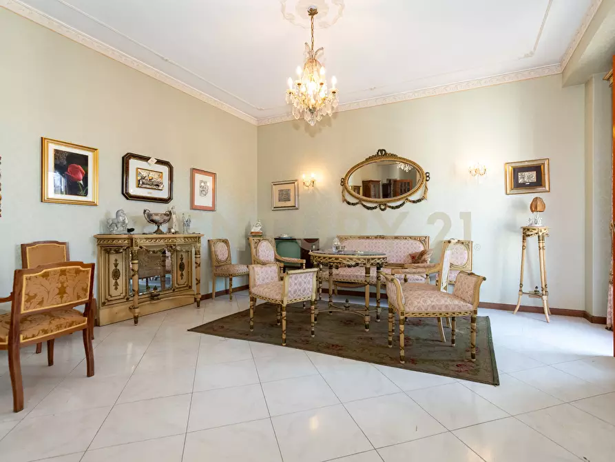 Immagine 18 di Pentalocale in vendita  in Via Vittorio Emanuele 181 a Viagrande