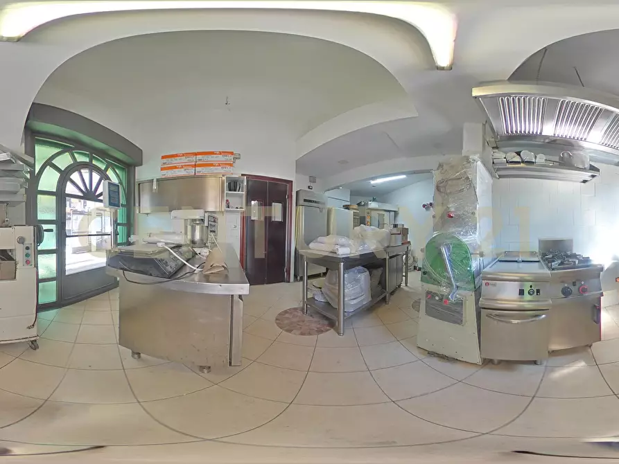 Immagine 46 di Bar / Ristorante in vendita  in Viale Papa Giovanni XXIII 46 a Camporotondo Etneo