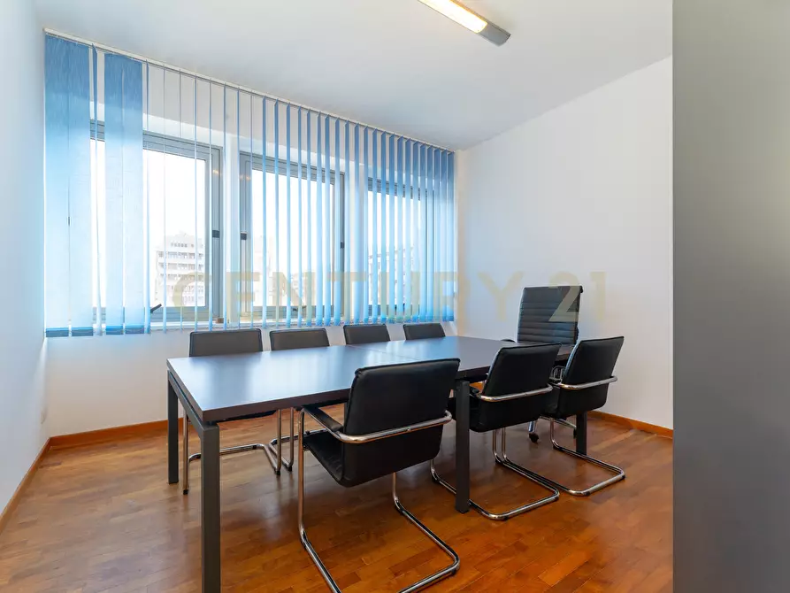 Immagine 48 di Pentalocale in vendita  in Corso Sicilia 64 a Catania