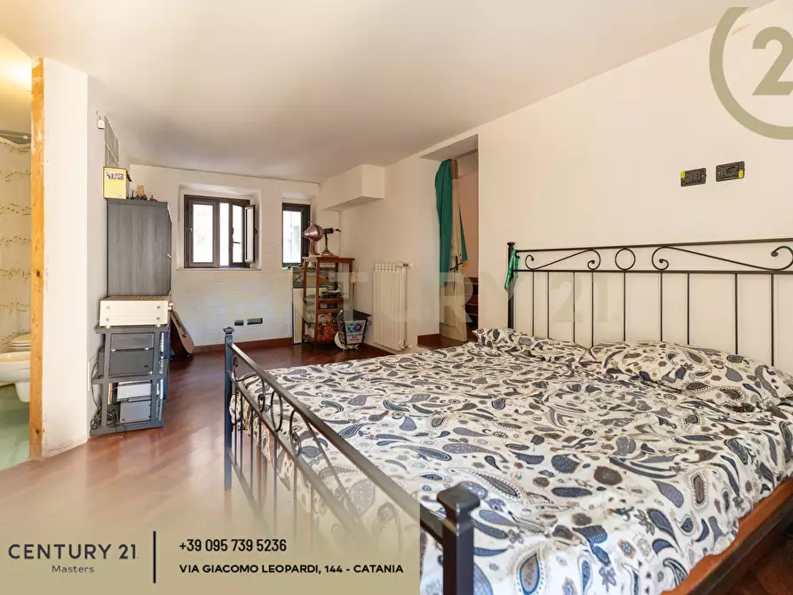 Immagine 113 di Pentalocale in vendita  in Via Etnea 196 a Catania