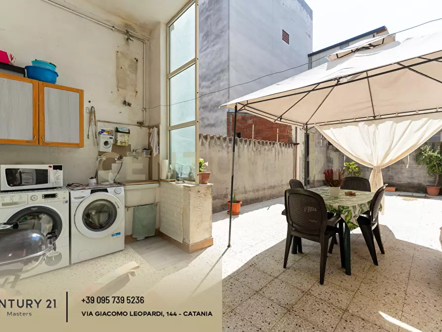 Immagine 31 di Pentalocale in vendita  in Via Isole Eolie 126 a Paterno'