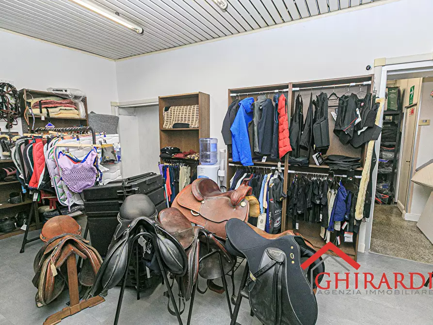 Immagine 11 di Attività commerciale in vendita  in VICO CAMPETTO 3/5 R a Genova
