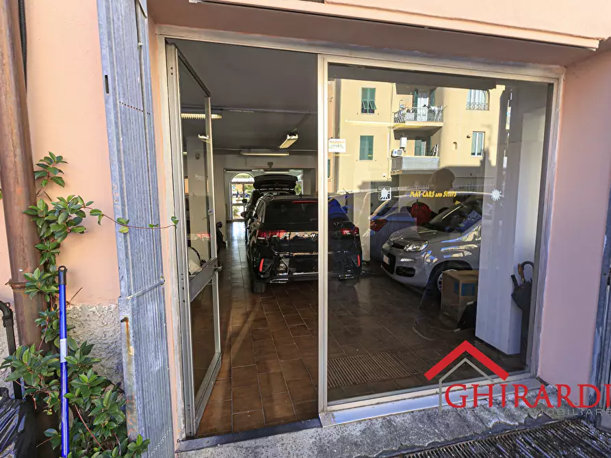 Immagine 10 di Showroom in affitto  in VIA PRA' 5 a Genova