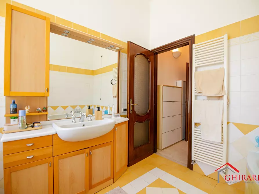 Immagine 20 di Quadrilocale in vendita  in Via Domenico Oliva 7 a Genova