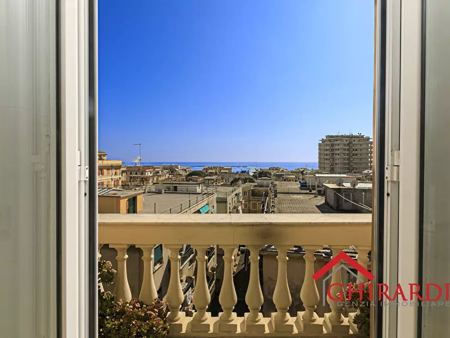 Immagine 7 di Quadrilocale in vendita  in Piazza Cristoforo Bonavino 11 a Genova