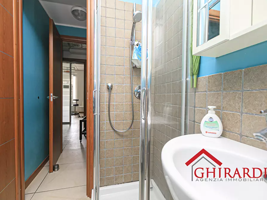 Immagine 38 di Pentalocale in vendita  in Via Sabotino 8 a Genova