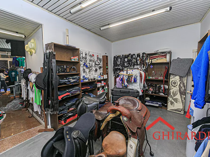 Immagine 14 di Attività commerciale in vendita  in VICO CAMPETTO 3/5 R a Genova