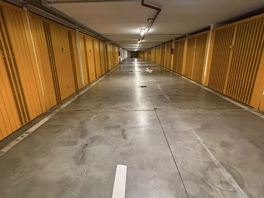 Immagine 6 di Garage in vendita  in Via Emanuele Ferro a Genova