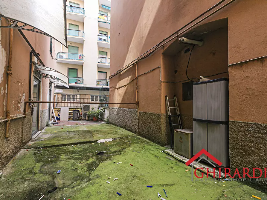 Immagine 14 di Locale commerciale in vendita  in Via Vado a Genova