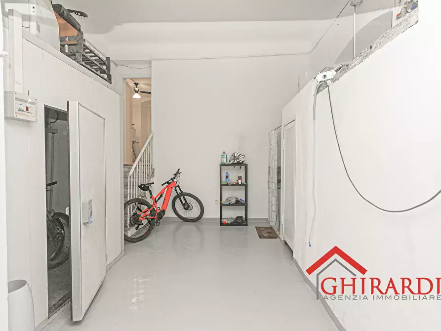 Immagine 6 di Magazzino in vendita  in VIA GAETANO DONIZETTI 73R a Genova