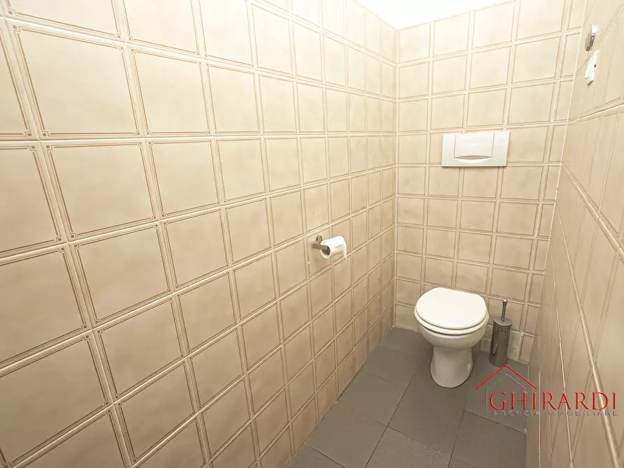 Immagine 25 di Locale commerciale in affitto  in VIA ALFREDO D'ANDRADE 76R a Genova