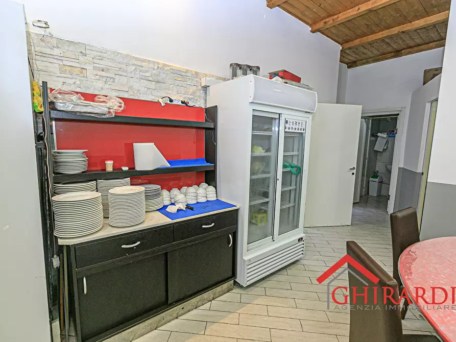 Immagine 11 di Locale commerciale in vendita  in VIA SALUCCI 13-15R a Genova