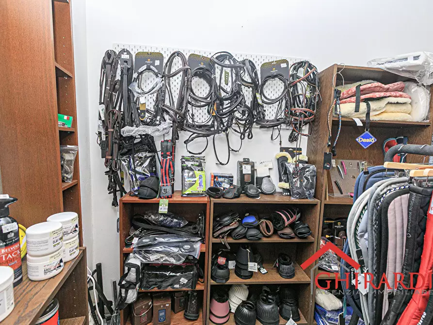 Immagine 20 di Attività commerciale in vendita  in VICO CAMPETTO 3/5 R a Genova