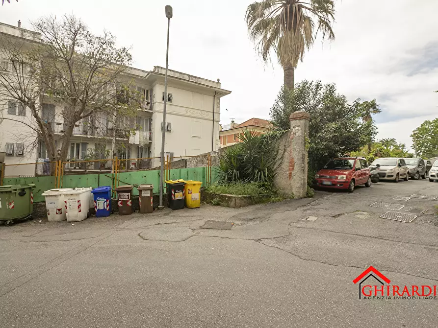 Immagine 27 di Garage in vendita  in Viale Villa Chiesa a Genova