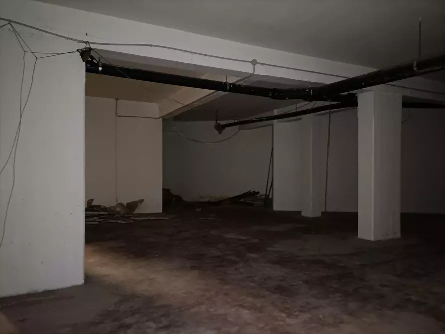 Immagine 11 di Garage in vendita  in Via Montegrappa a Nettuno