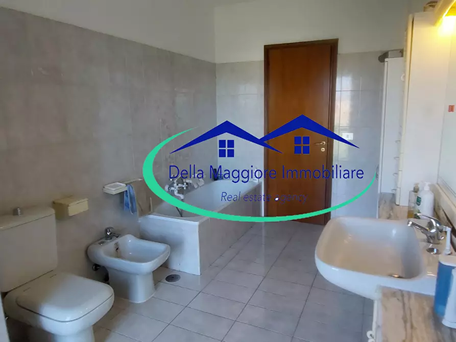 Immagine 27 di Pentalocale in vendita  a Livorno