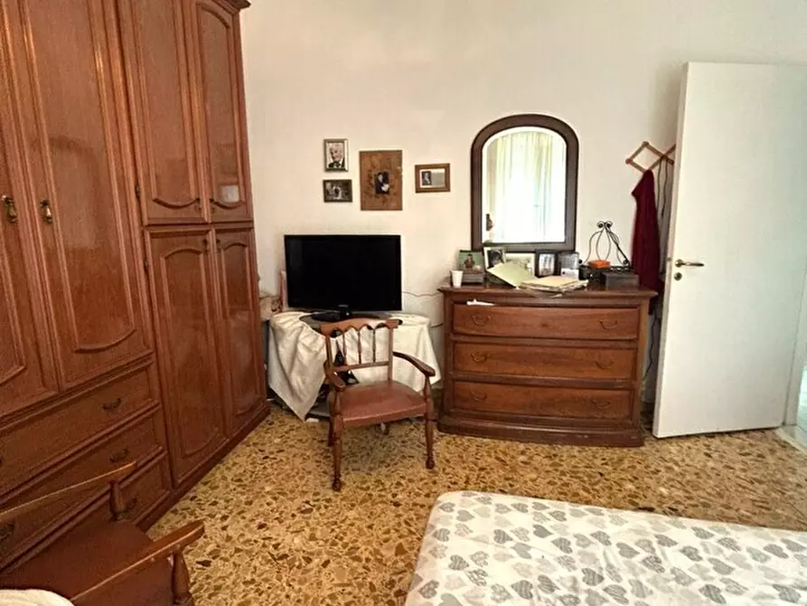 Immagine 10 di Pentalocale in vendita  a Livorno