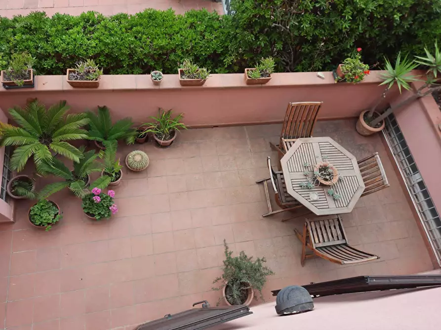 Immagine 2 di Villa in vendita  in via della prugnoliccia a Livorno