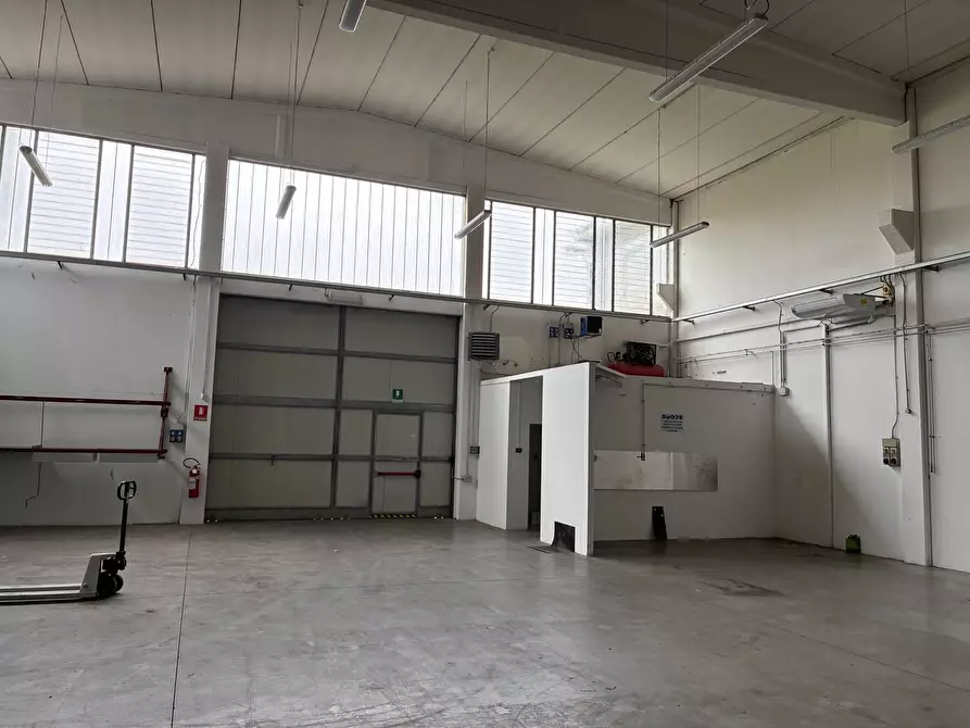 Immagine 7 di Capannone industriale in affitto  a Parma