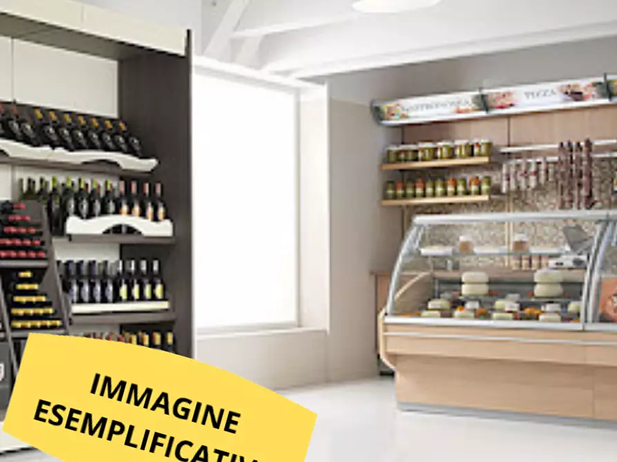 Immagine 6 di Locale commerciale in affitto  a Parma