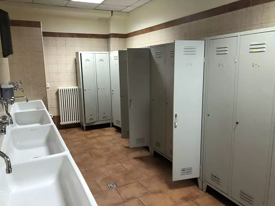 Immagine 14 di Attività artigianale in vendita  a Parma