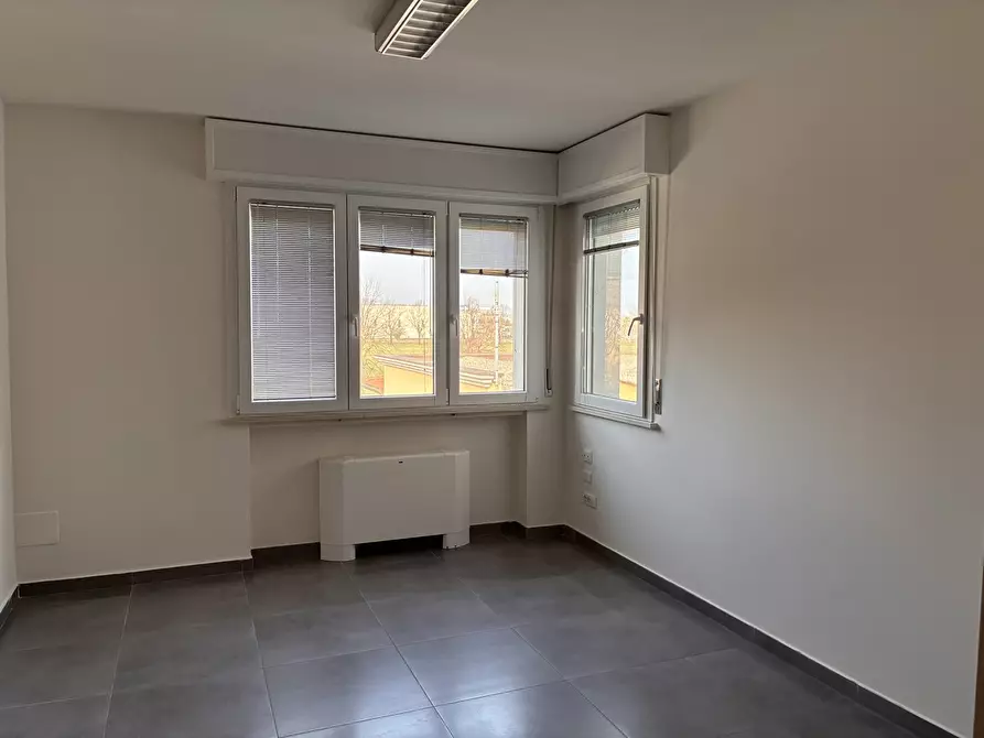 Immagine 5 di Ufficio in affitto  a Parma