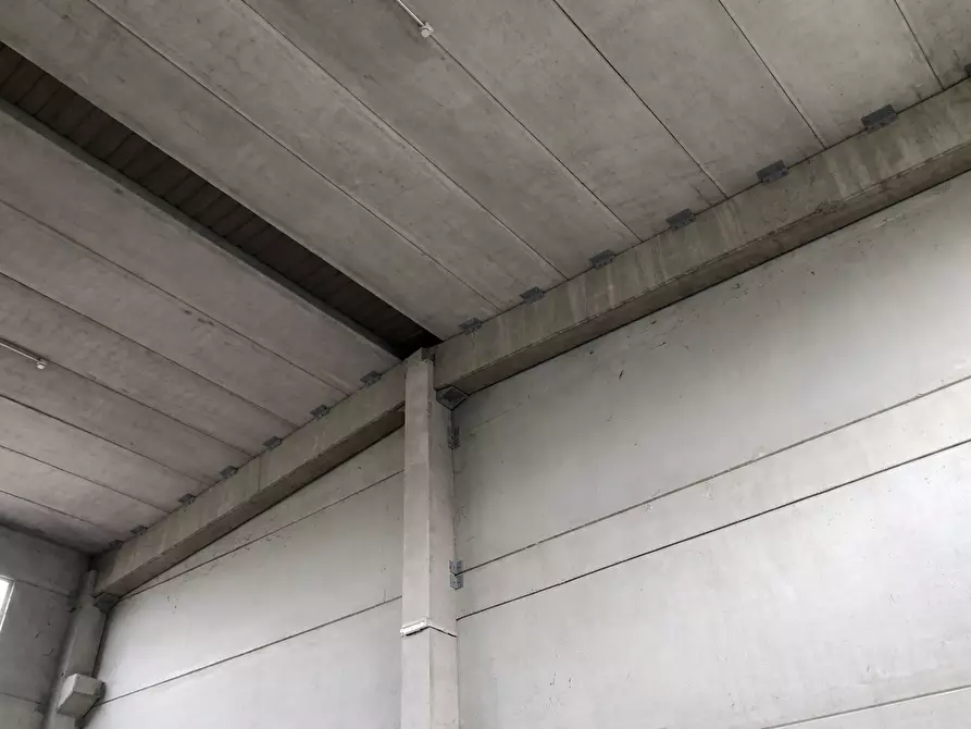 Immagine 6 di Attività artigianale in vendita  a Parma