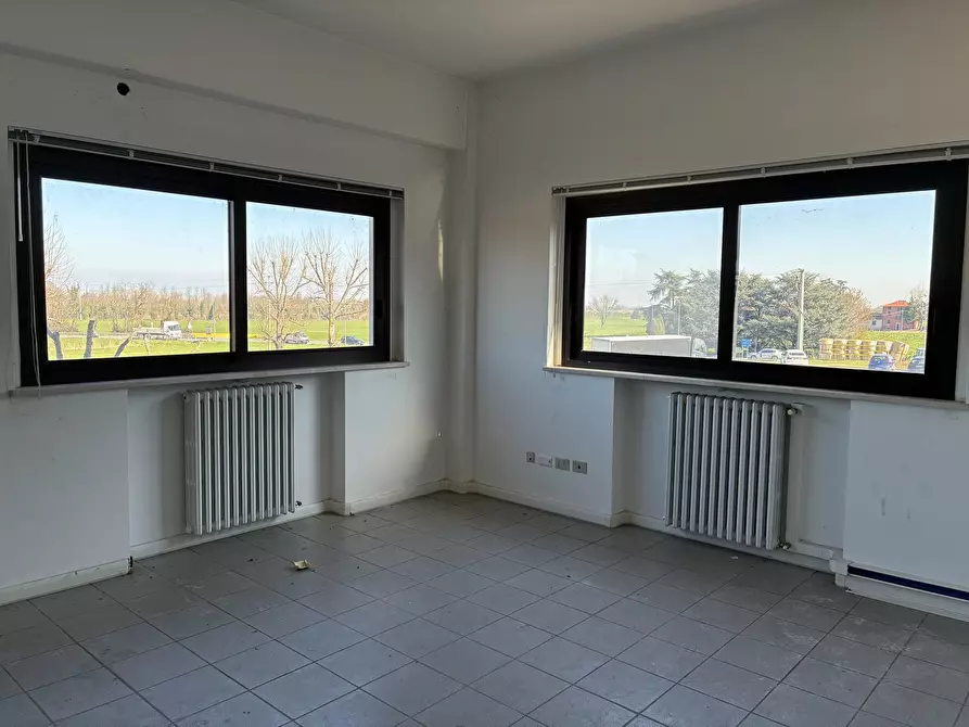 Immagine 3 di Attività artigianale in vendita  a Parma