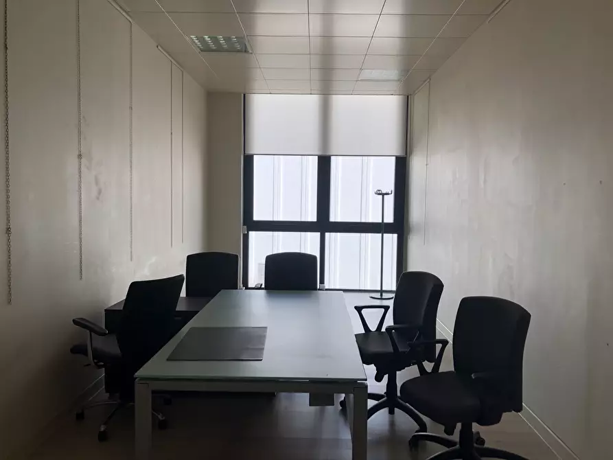 Immagine 11 di Ufficio in vendita  a Parma