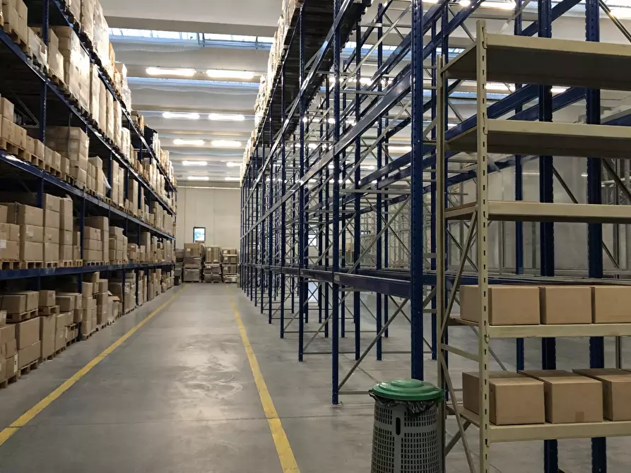 Immagine 2 di Attività artigianale in vendita  a Parma