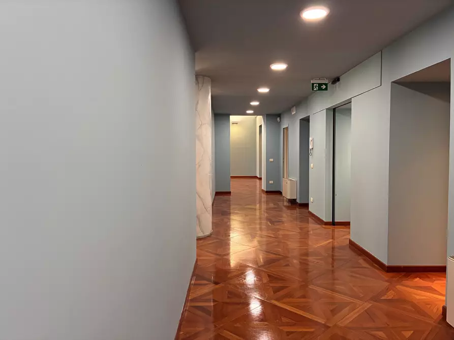 Immagine 2 di Ufficio in affitto  a Parma