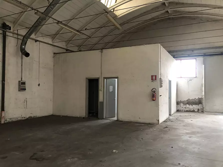 Immagine 14 di Attività artigianale in vendita  a Parma