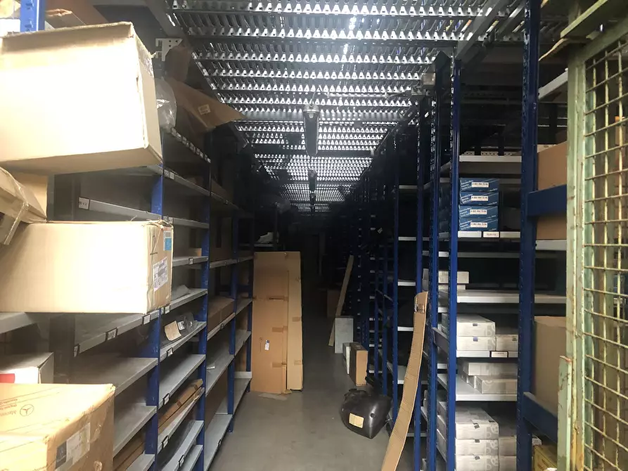 Immagine 12 di Attività artigianale in affitto  a Collecchio