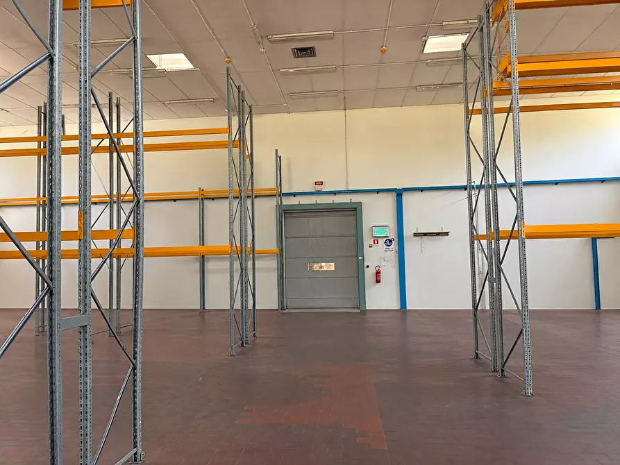 Immagine 4 di Attività artigianale in vendita  a Parma