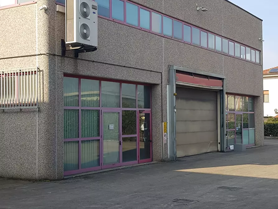 Immagine 5 di Attività artigianale in vendita  a Parma