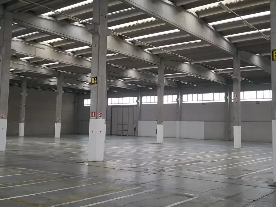 Immagine 3 di Attività artigianale in vendita  a Parma