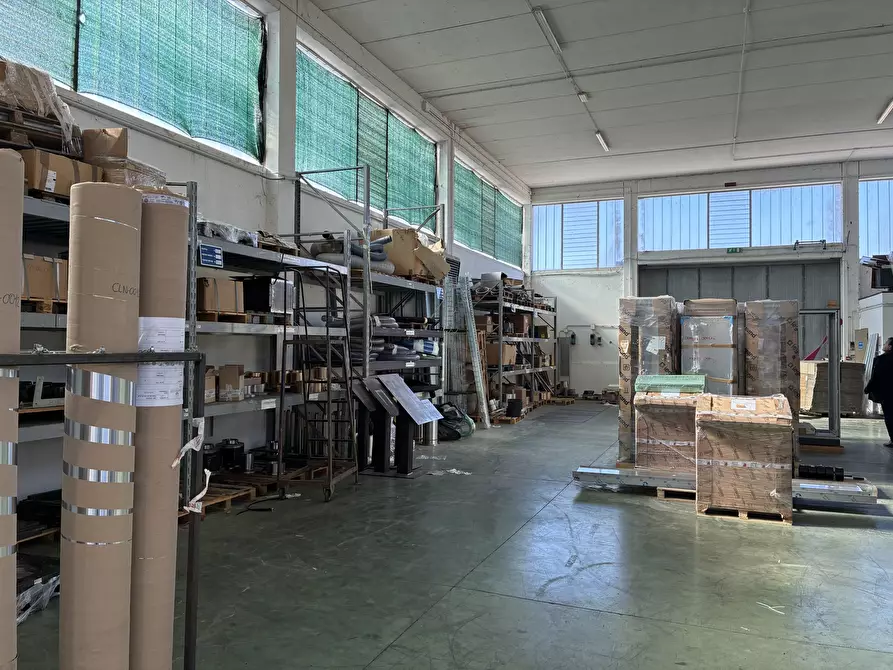 Immagine 2 di Attività artigianale in vendita  a Parma