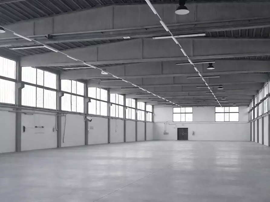 Immagine 18 di Attività artigianale in affitto  a Parma