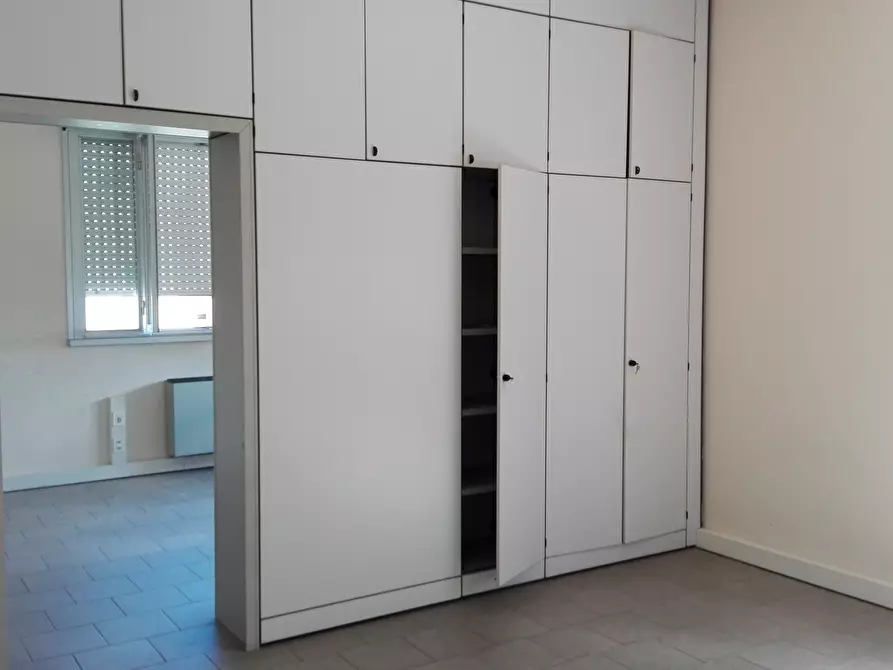 Immagine 13 di Ufficio in affitto  a Parma