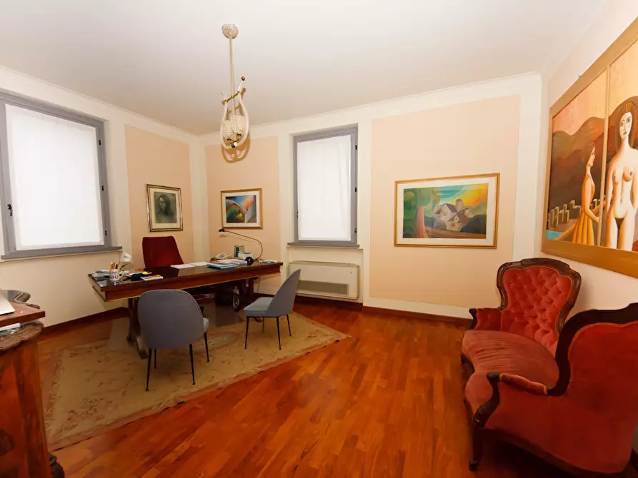 Immagine 11 di Ufficio in vendita  a Parma