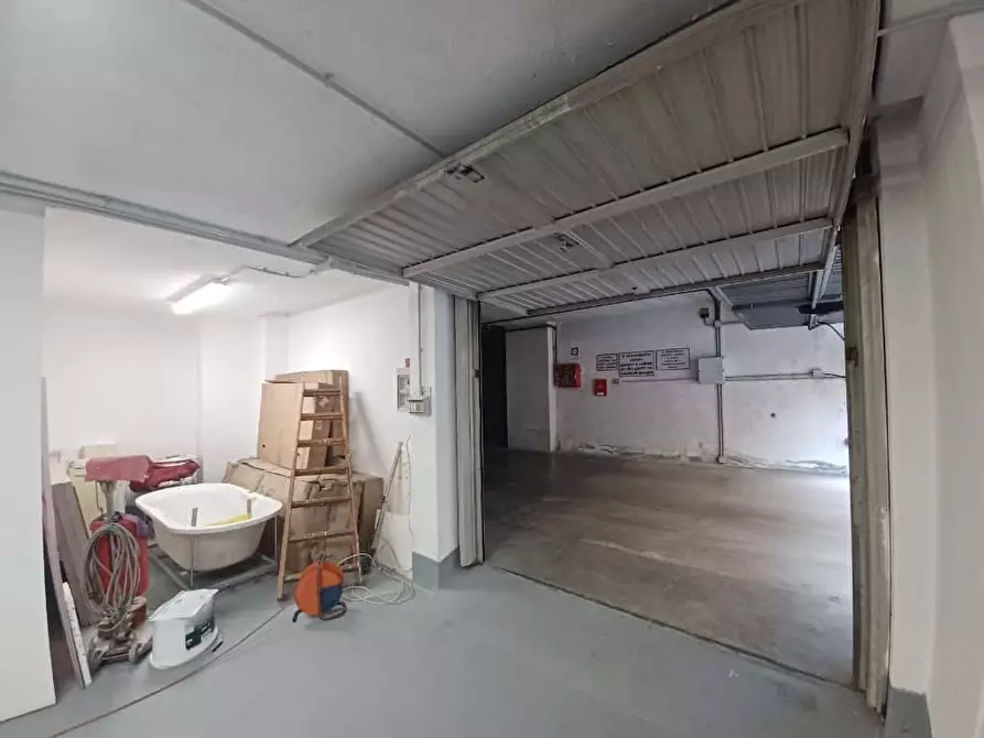 Immagine 9 di Locale commerciale in affitto  a Trento