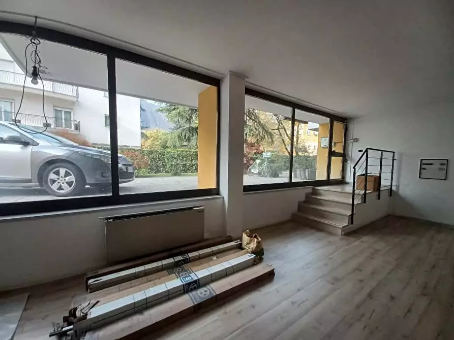 Immagine 1 di Locale commerciale in affitto  a Trento