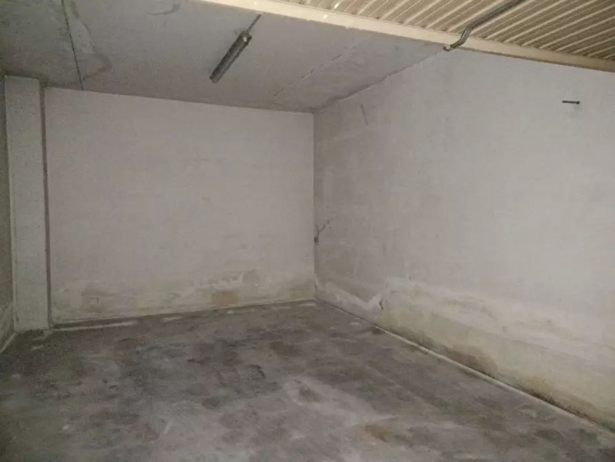 Immagine 2 di Garage in vendita  a Trento