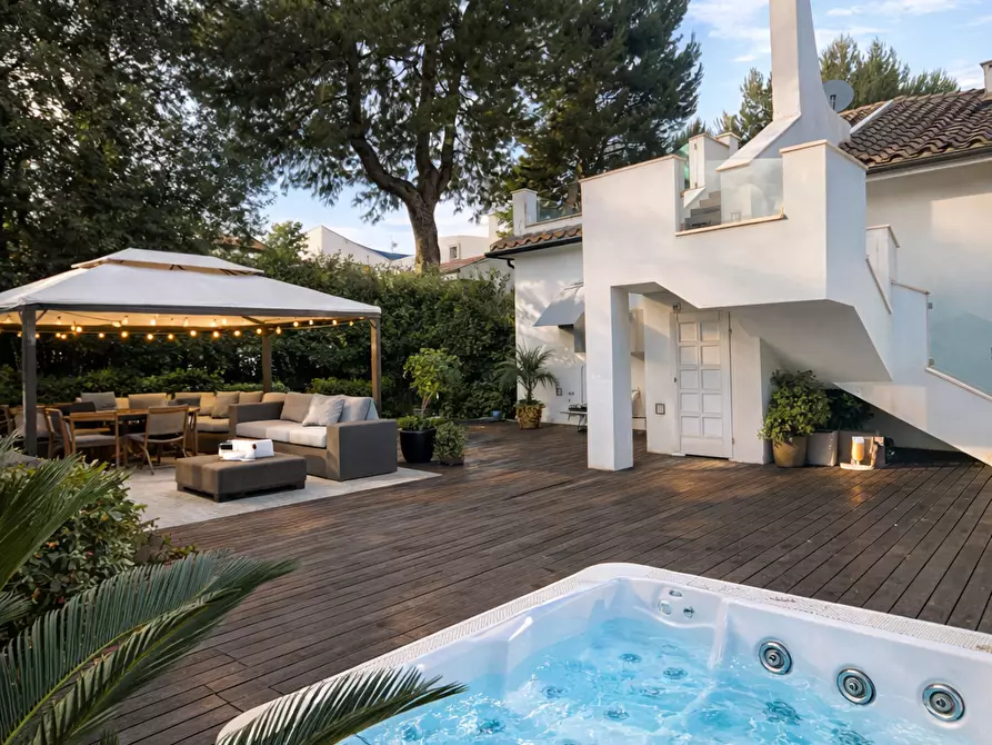 Immagine 1 di Villa in vendita  in Via Mare Verde 41 a Numana